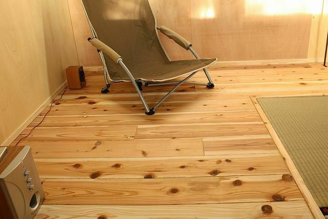 木の香りのする杉フローリング